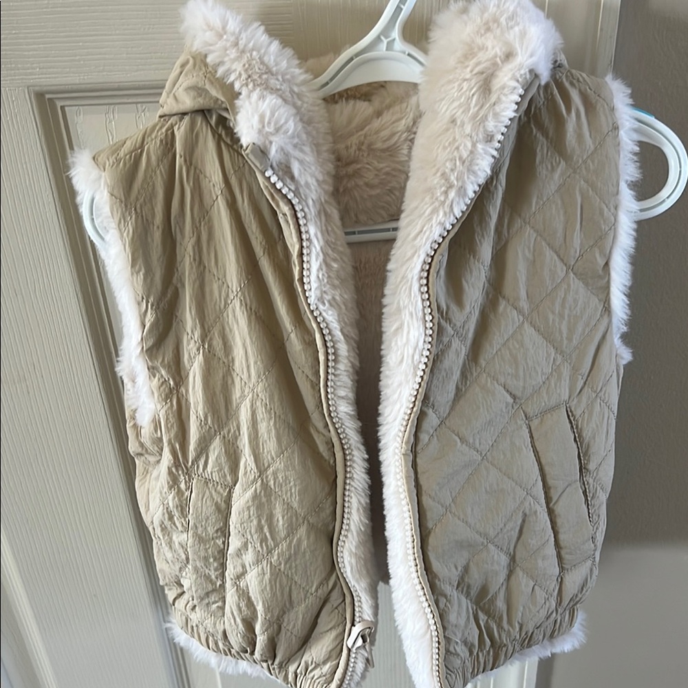 Faux Fur reversible Vest in Cream